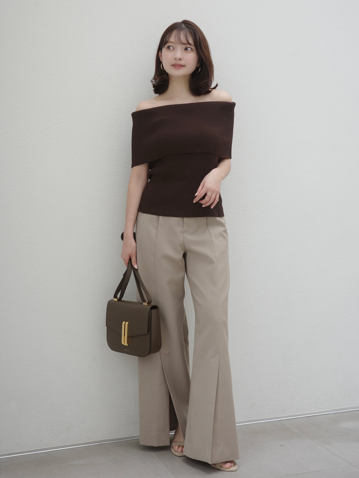 소프트 핏 오프숄더 니트 탑