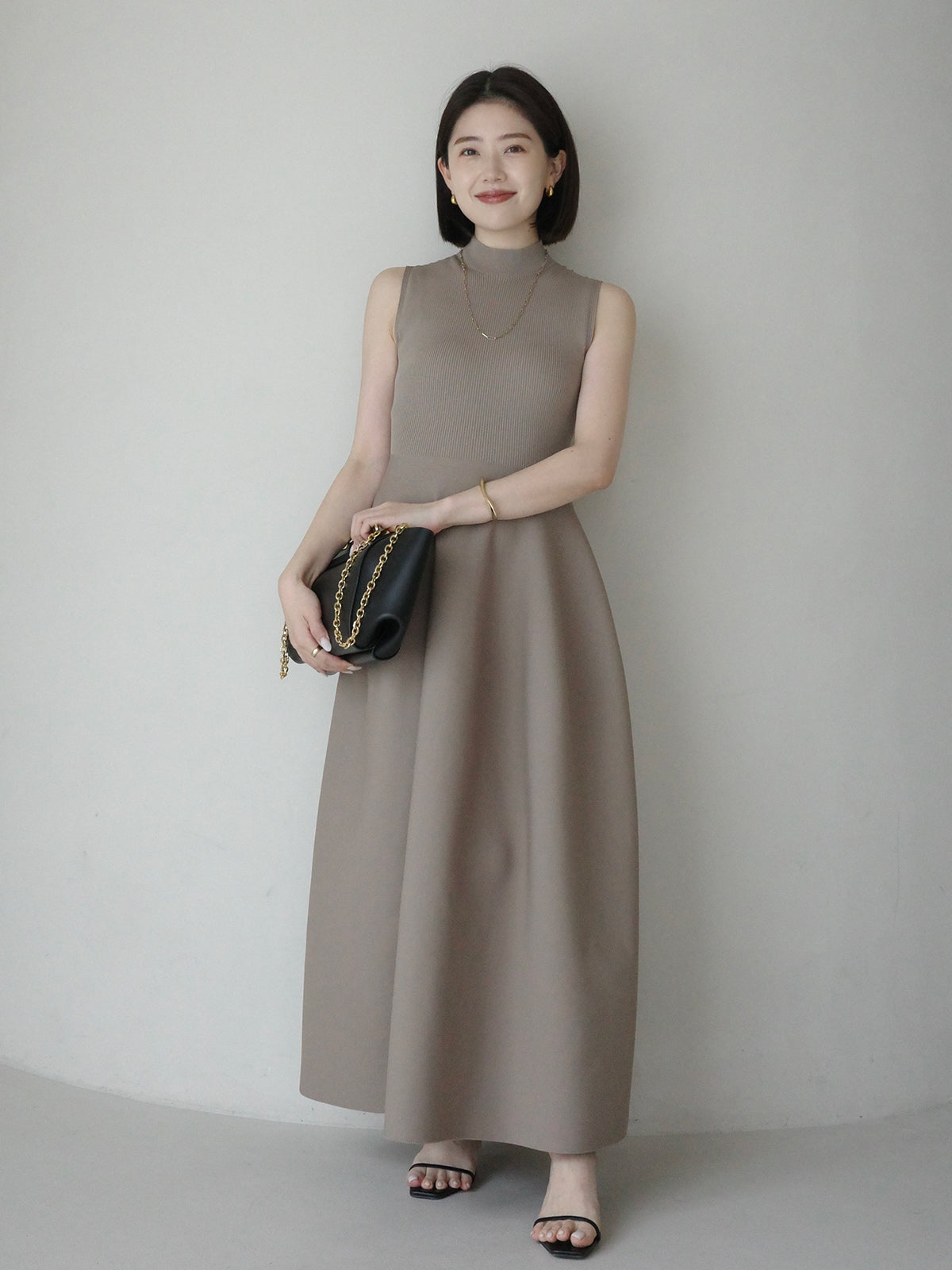 홀가먼트 플레어 니트 원피스