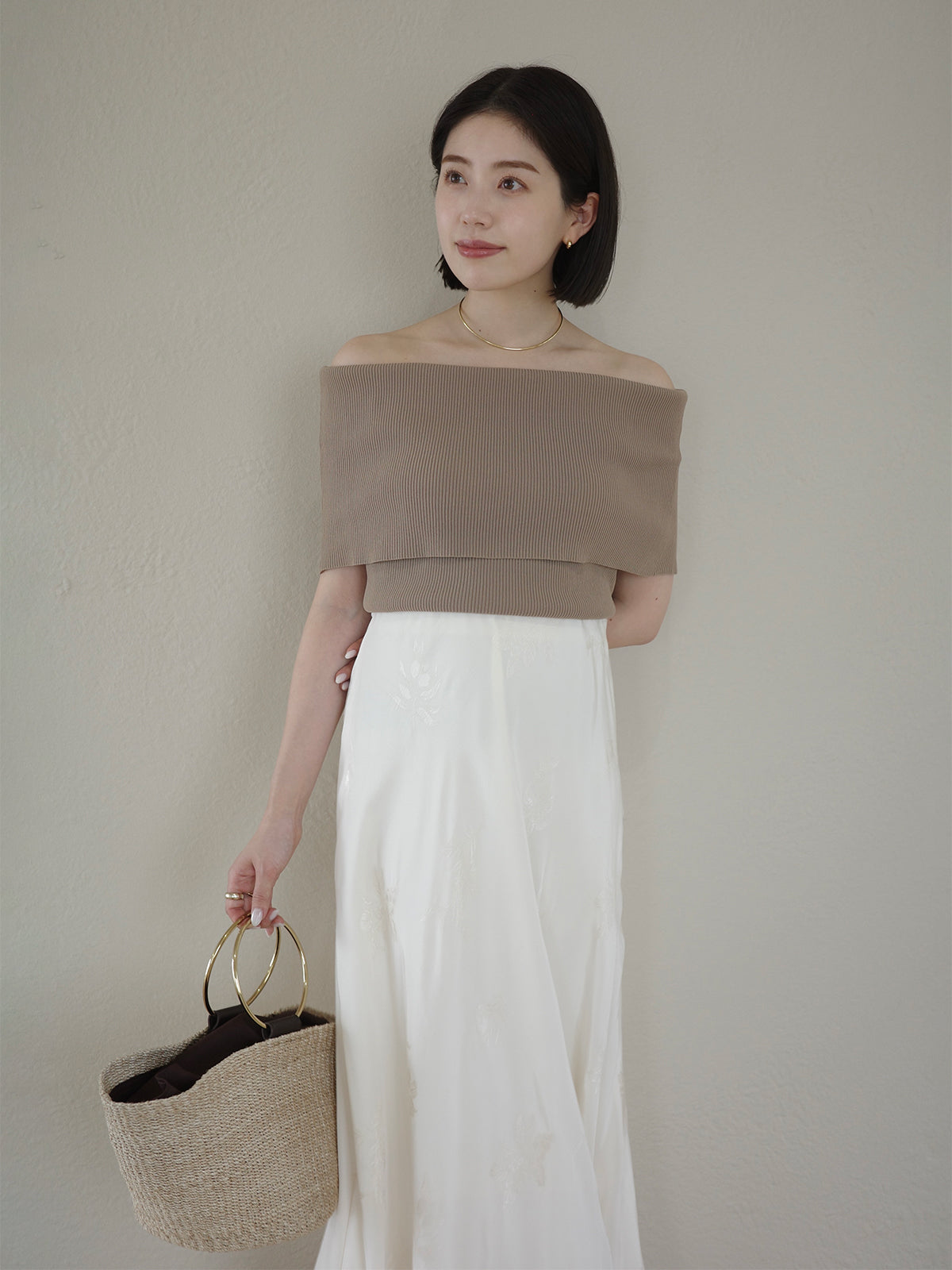 소프트 핏 오프숄더 니트 탑