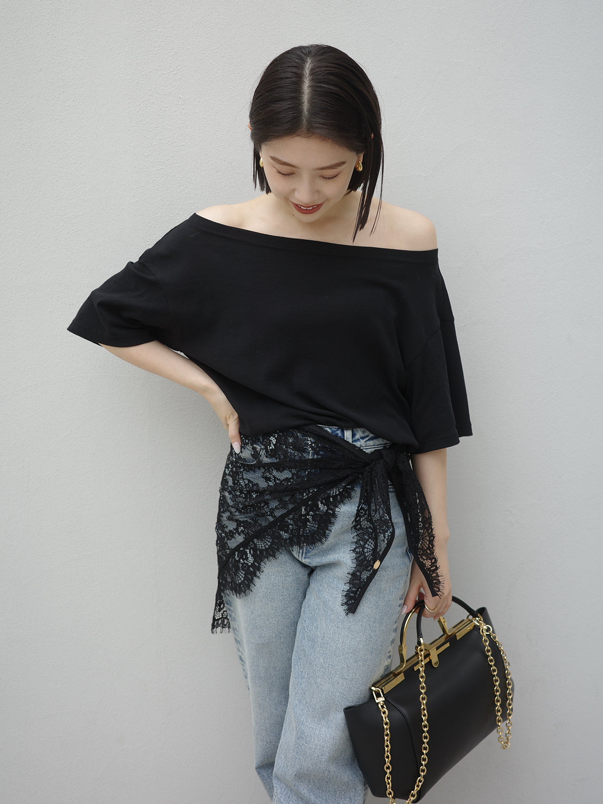 オフショルダーTシャツ