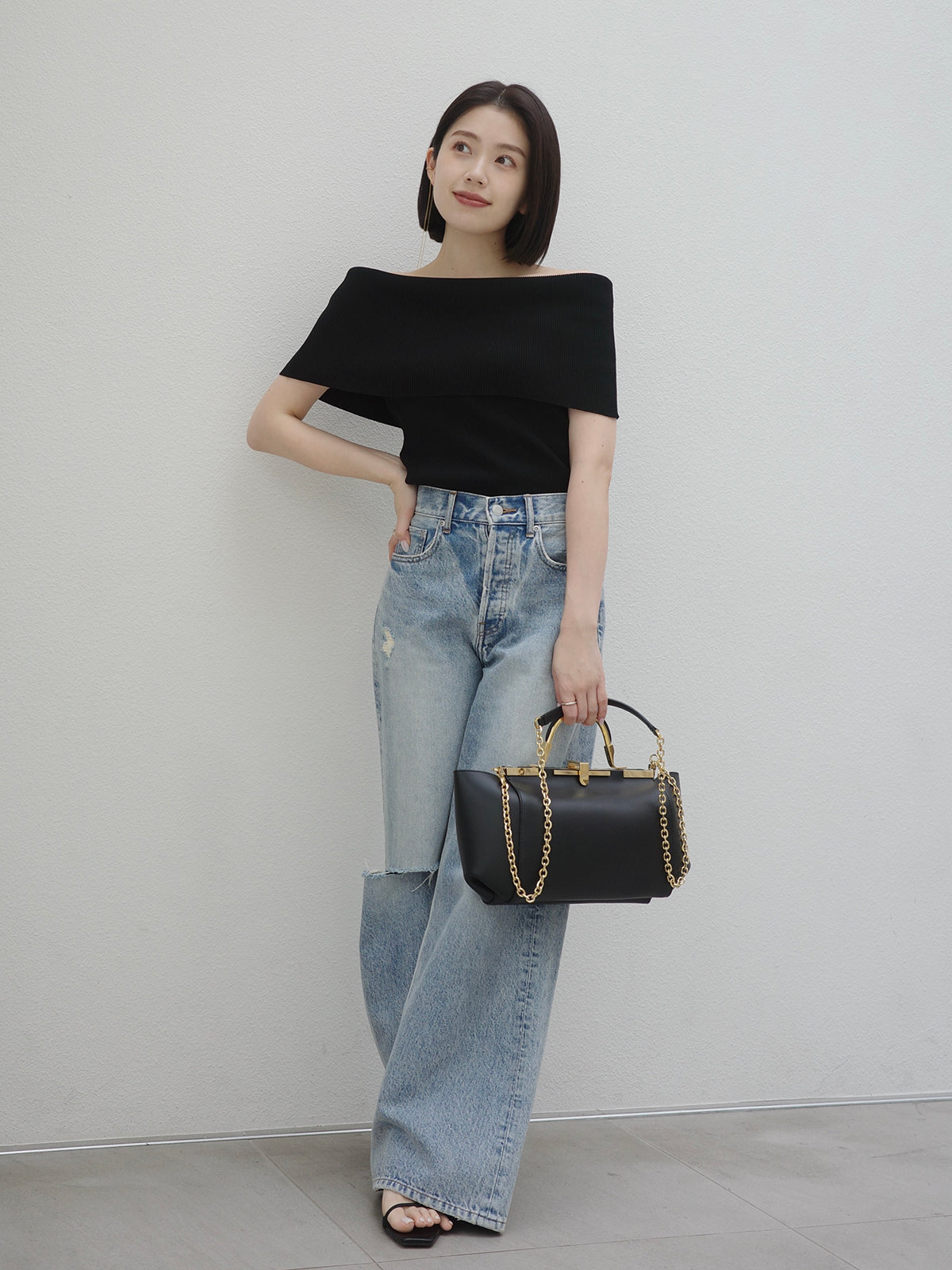 소프트 핏 오프숄더 니트 탑