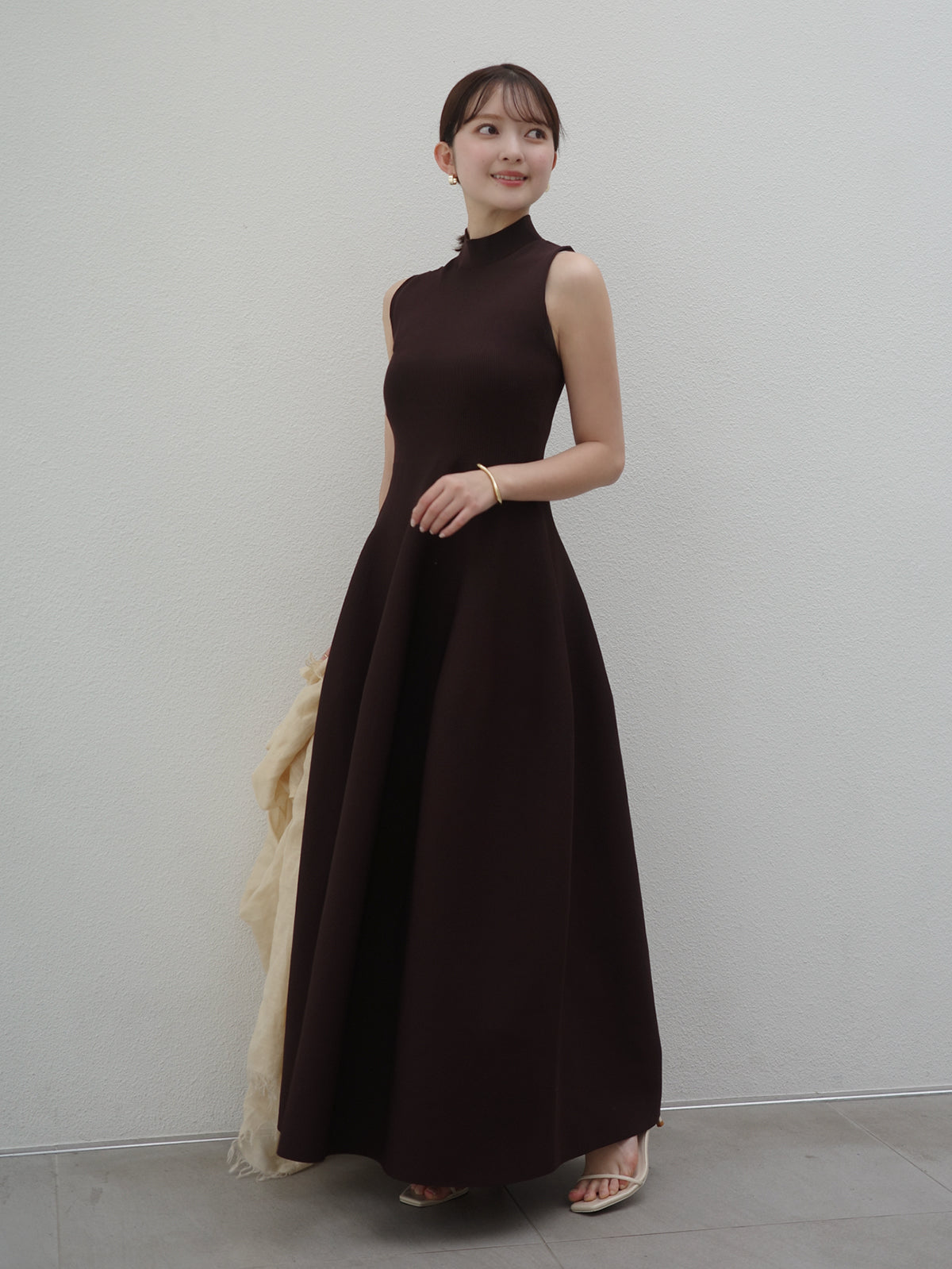 홀가먼트 플레어 니트 원피스