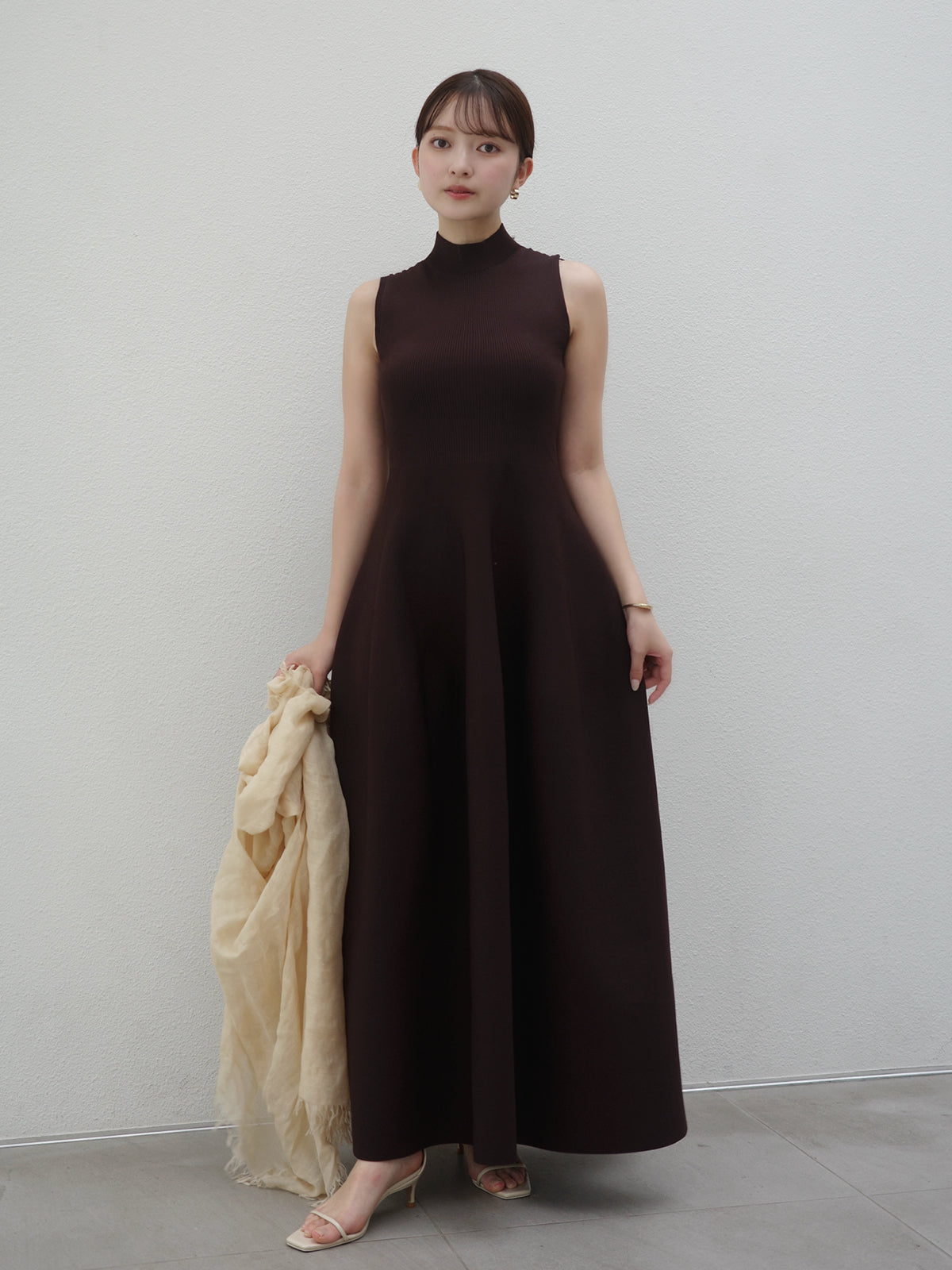 홀가먼트 플레어 니트 원피스