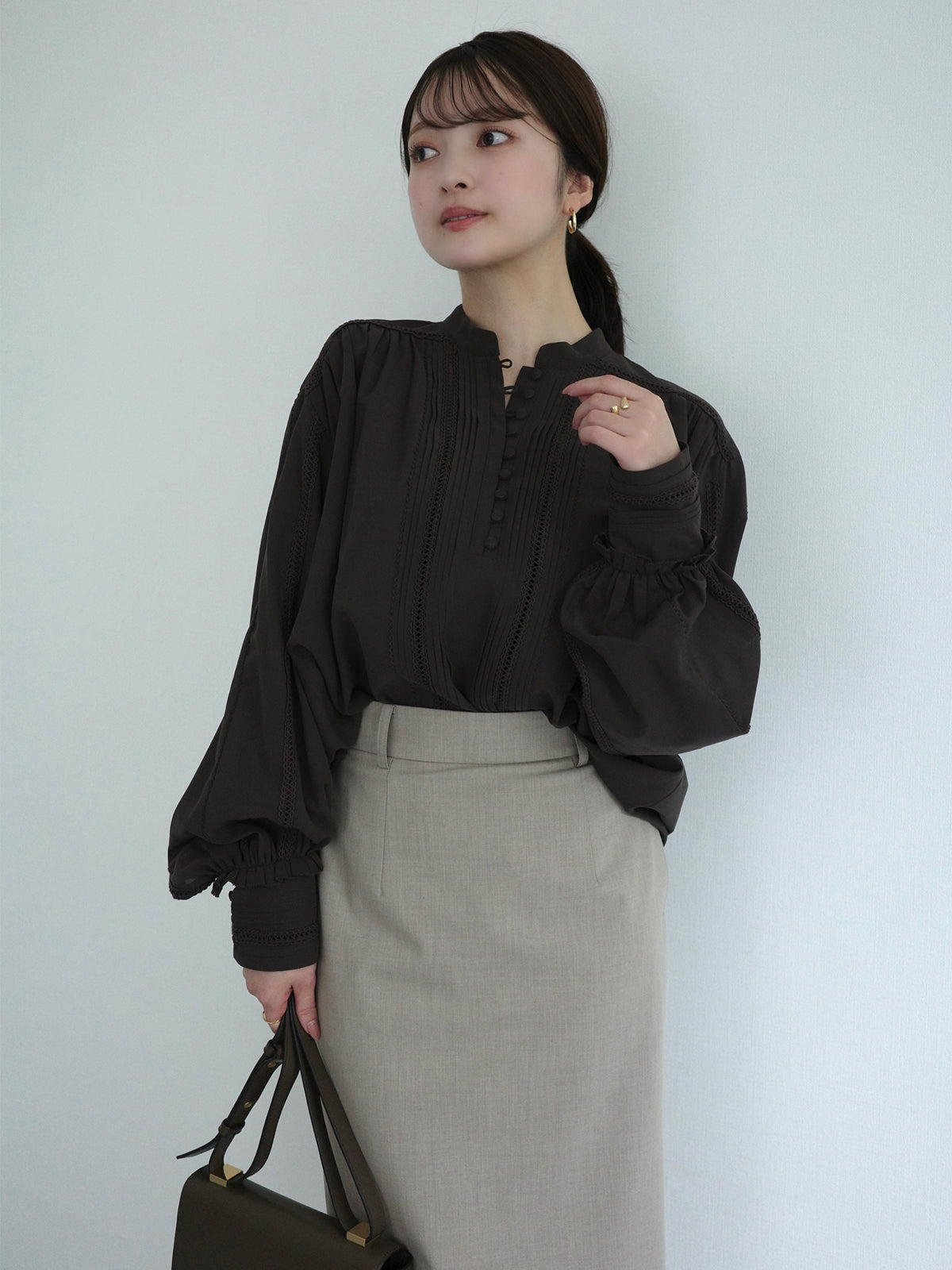 ピンタックギャザーボリュームブラウス