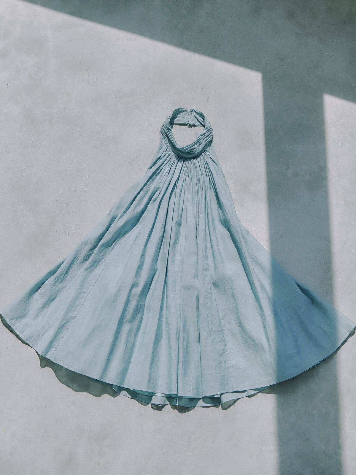 Indiaシルクブレンドバックオープンブラウス