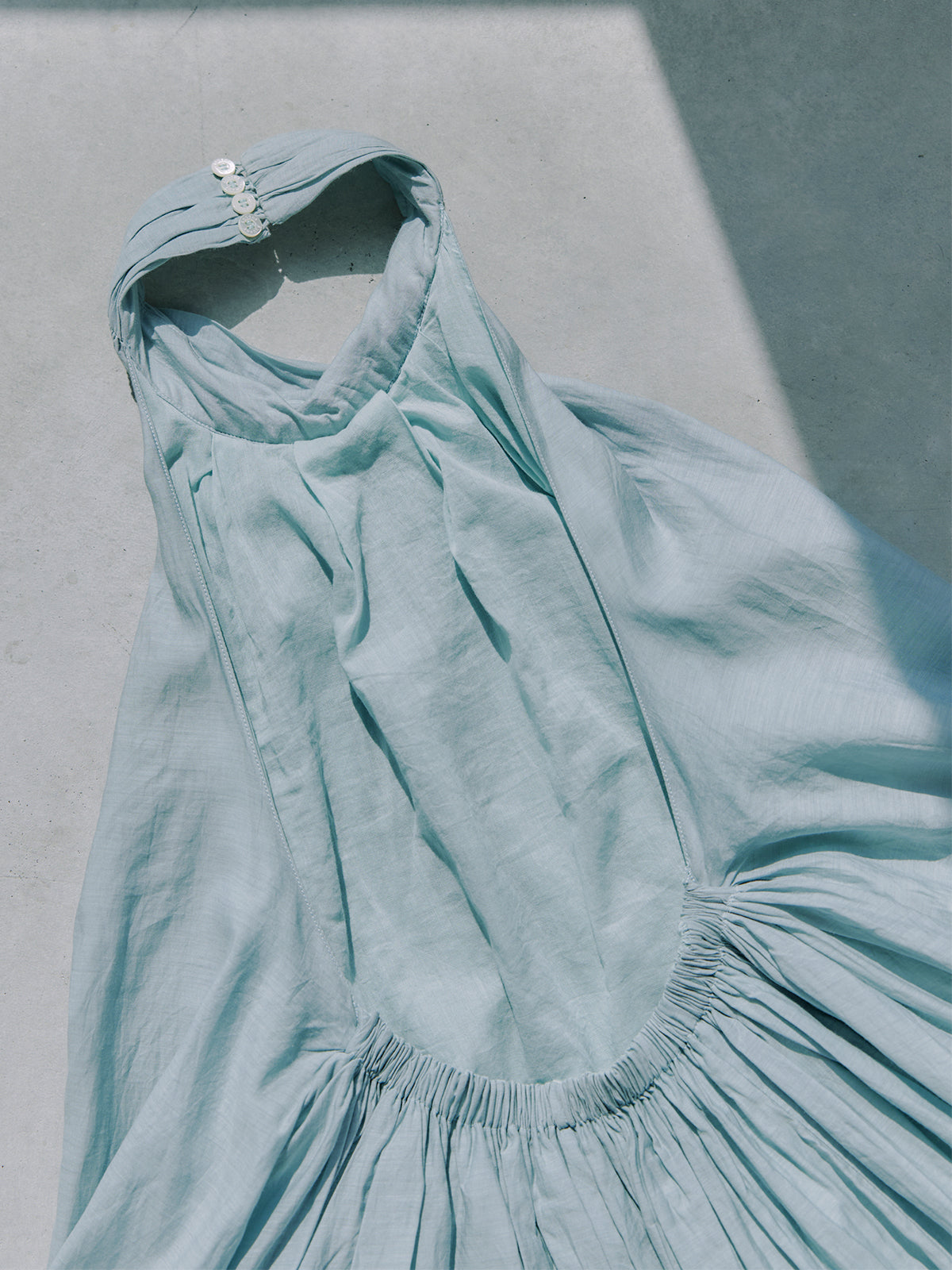 Indiaシルクブレンドバックオープンブラウス