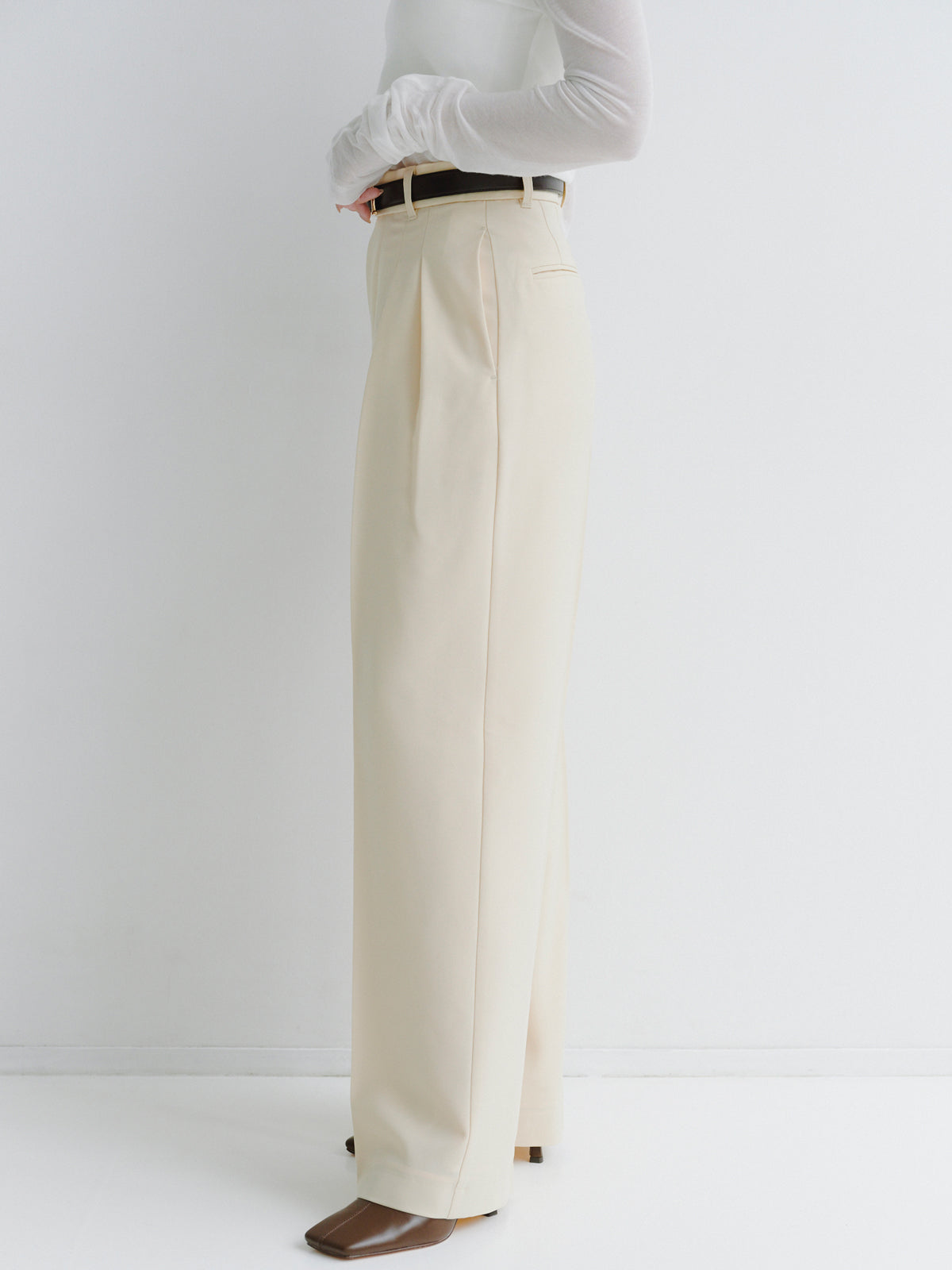 ミッドウェイトツータックワイドパンツ