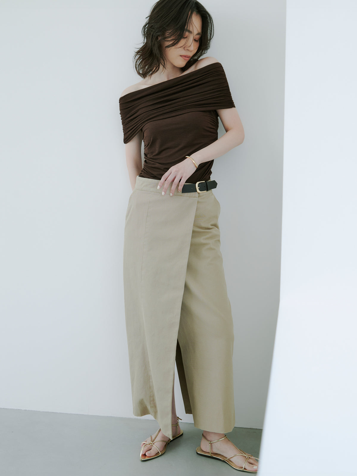 シアーオフショルギャザーカットトップス