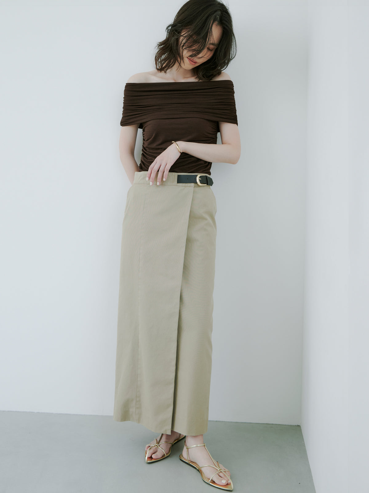 シアーオフショルギャザーカットトップス