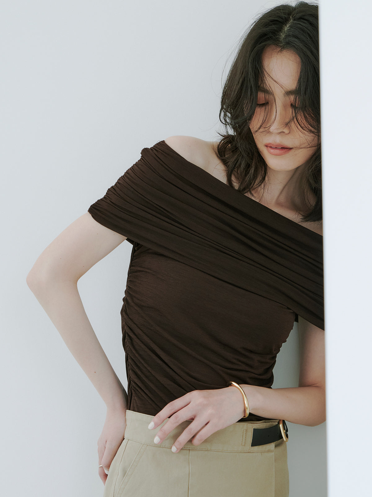 シアーオフショルギャザーカットトップス