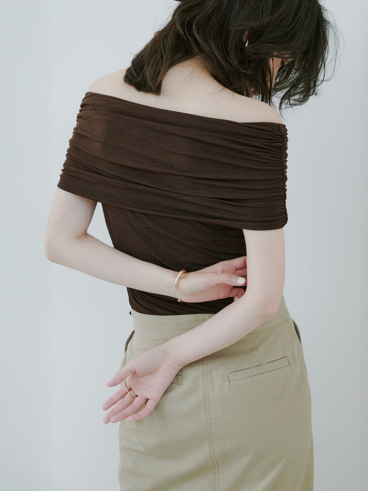 シアーオフショルギャザーカットトップス