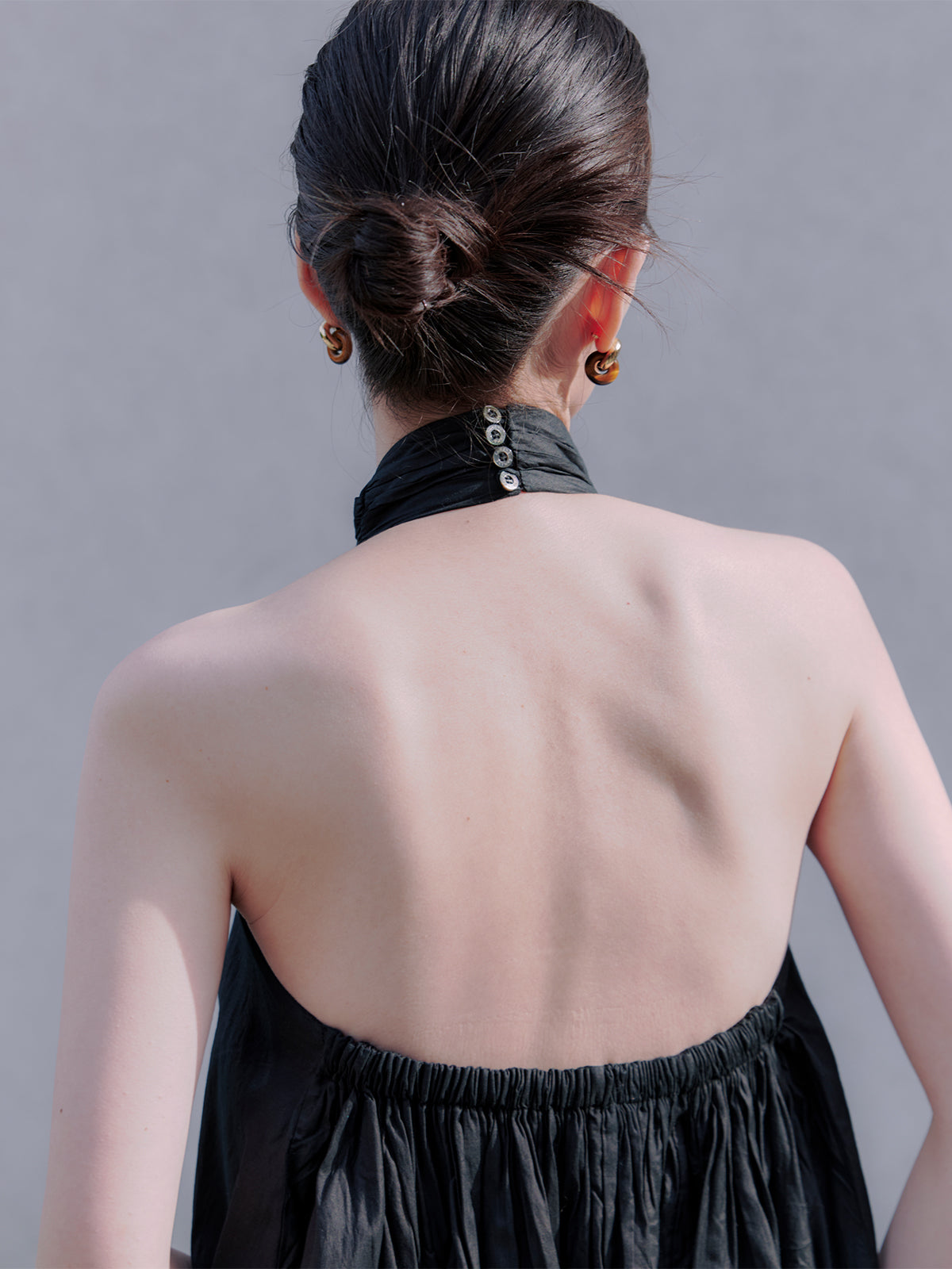 Indiaシルクブレンドバックオープンブラウス