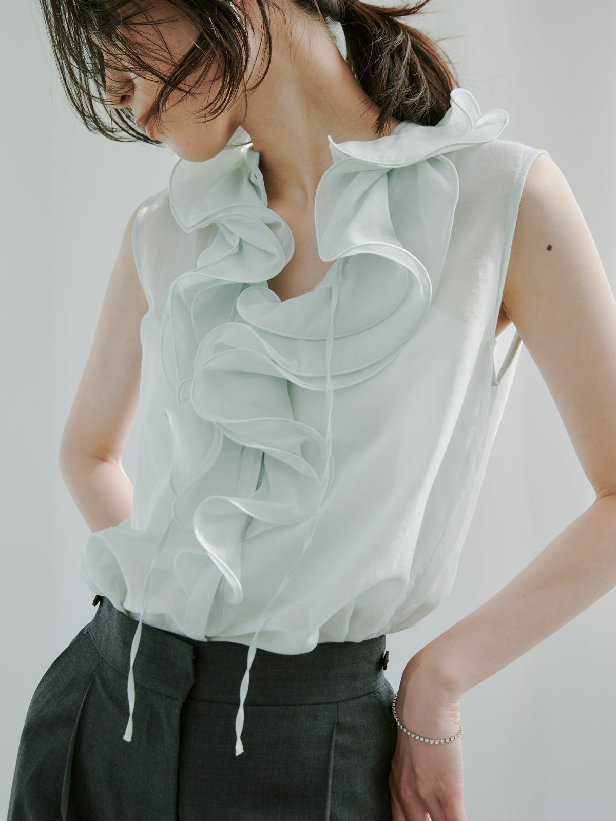 シルクブレンドラッフルブラウス
