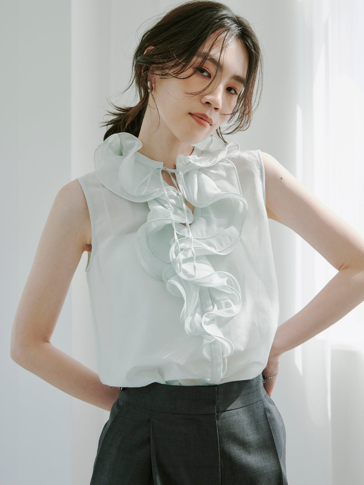 シルクブレンドラッフルブラウス