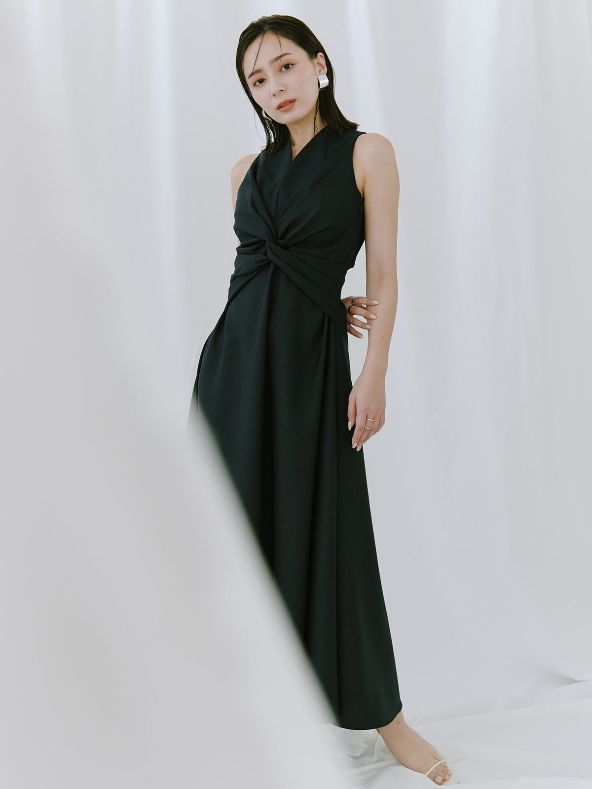 新品未使用タグ付き　今季anuans ツイストギャザーワンピース　M グレー ツイストギャザーワンピース