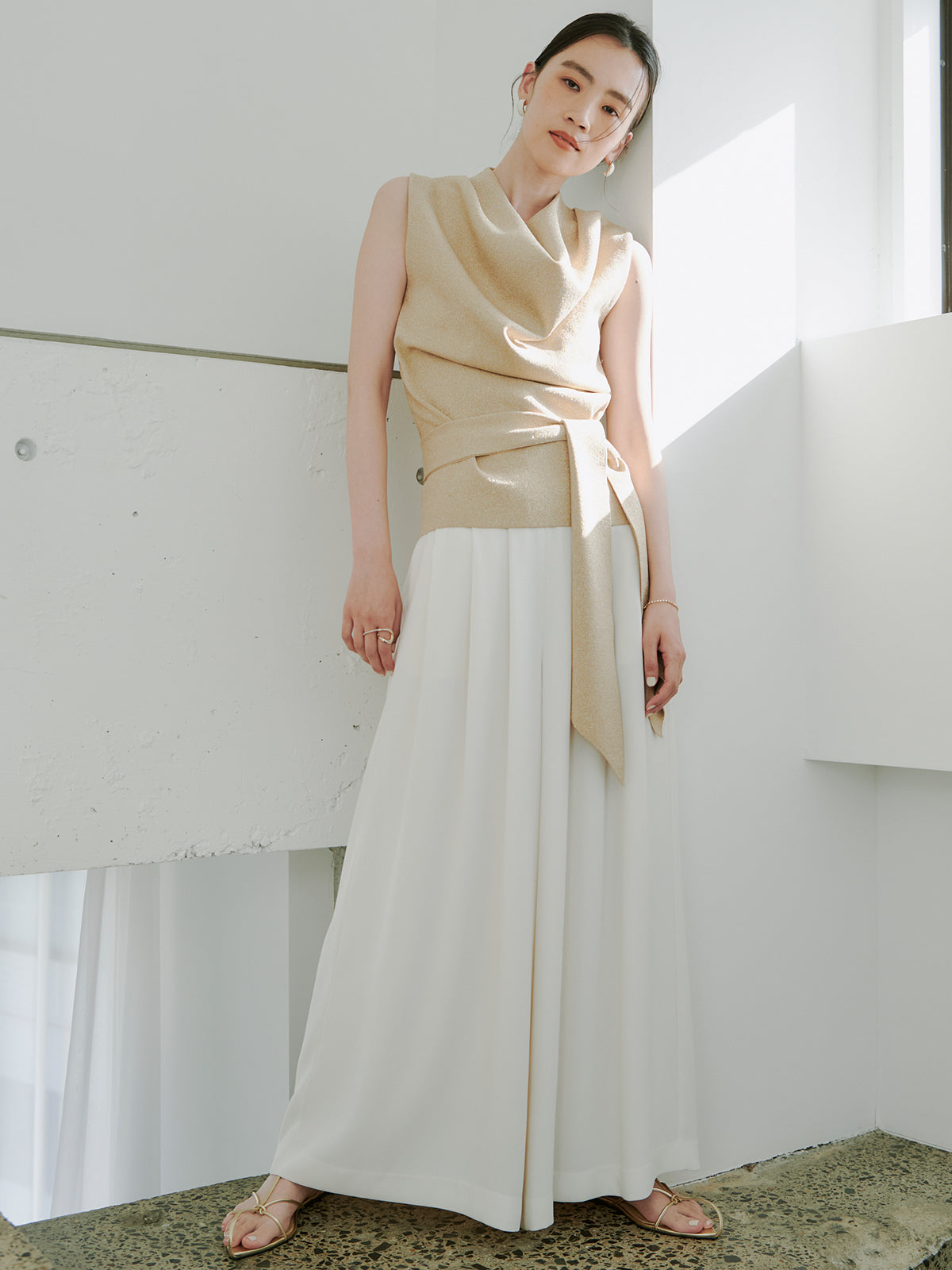 垂褶領針織上衣