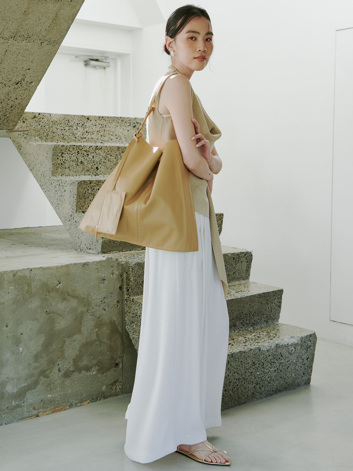 垂褶領針織上衣