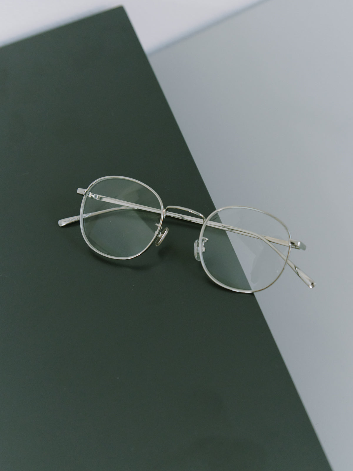 メタルフレームクリアサングラス