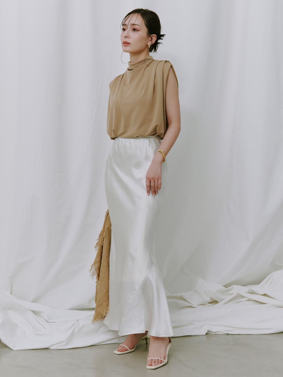 ギャザードレープカットトップス