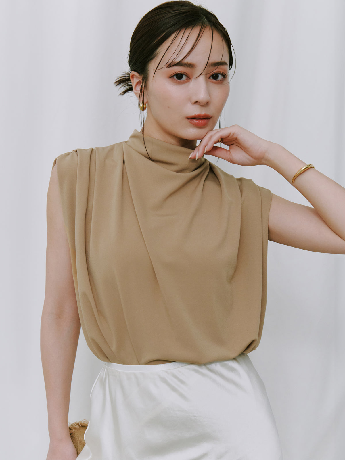 (新品タグ付き)anuans ギャザードレープカットトップス ギャザードレープカットトップス