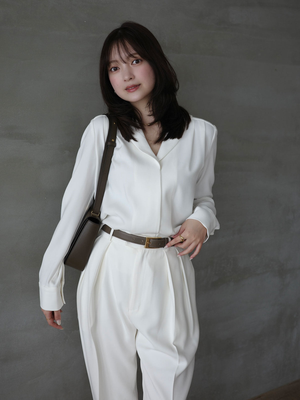 ダブルサテンテーパードパンツ