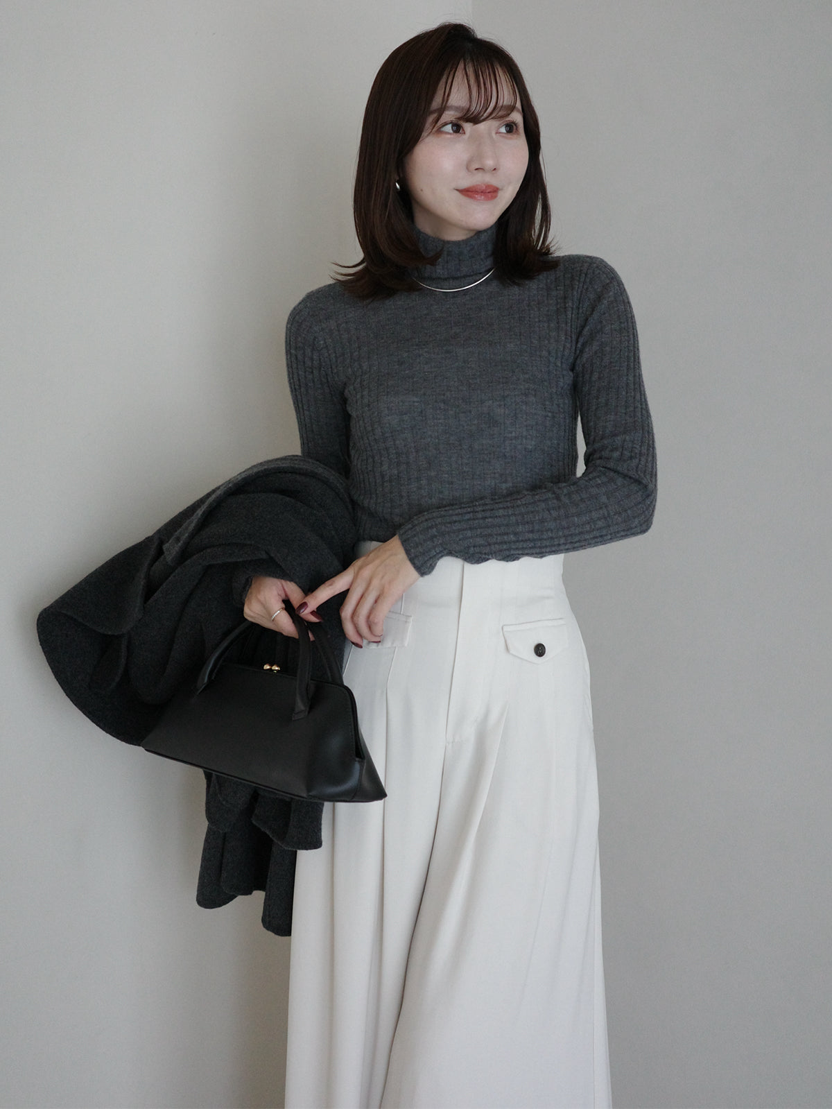 パウダーサテンワイドパンツ