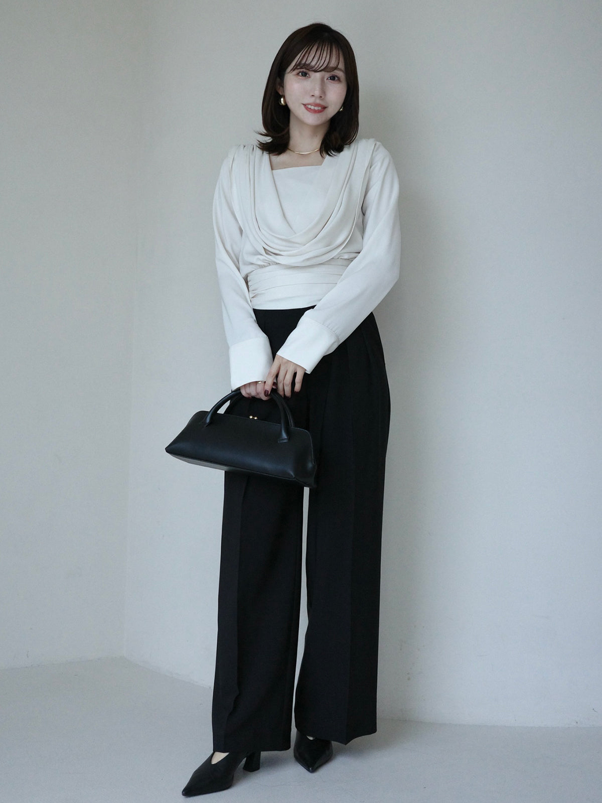 パウダーサテンドレープトップス