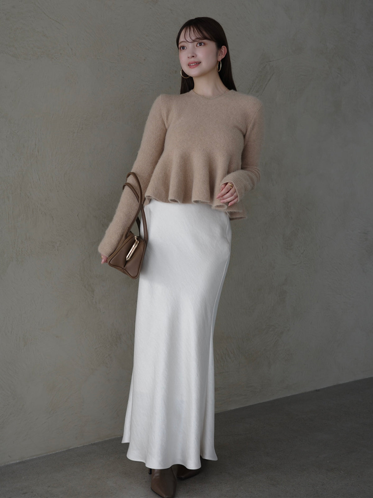 サテンナロースカート