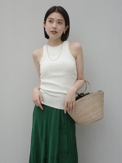 COLOR:WHITE