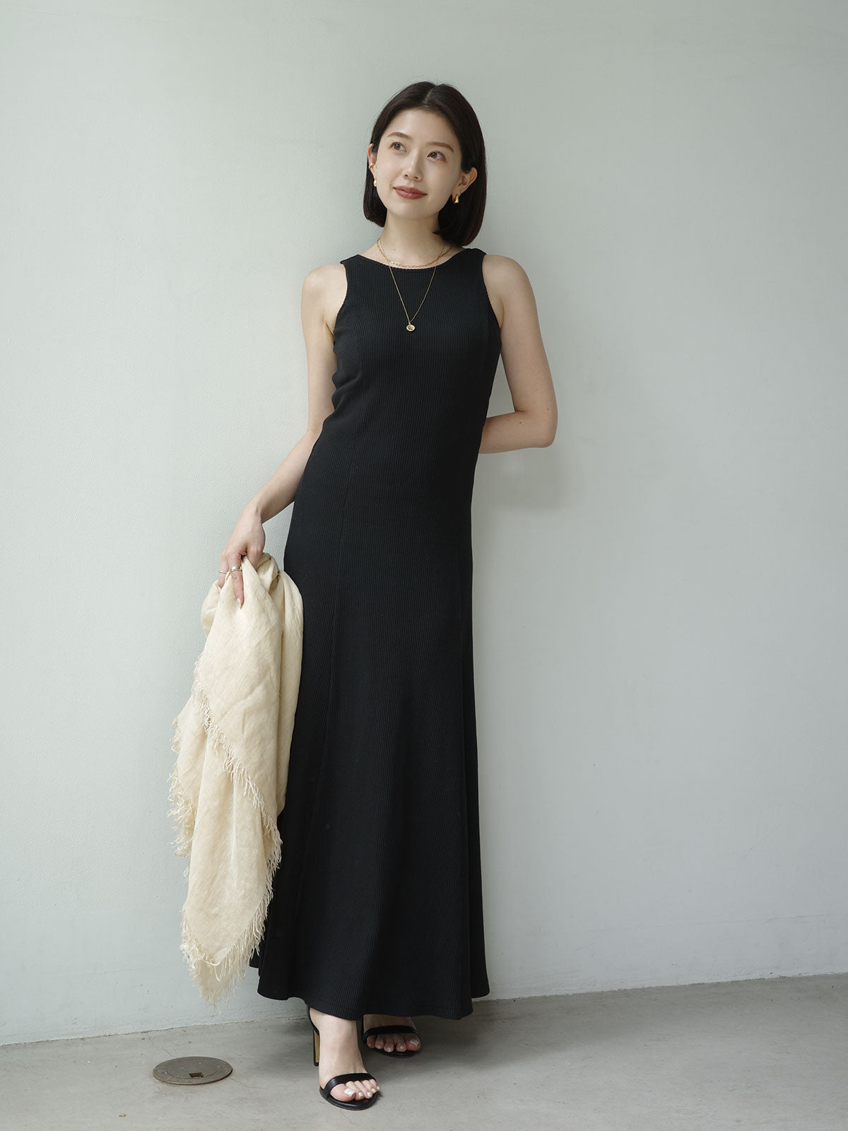 COLOR:BLACK