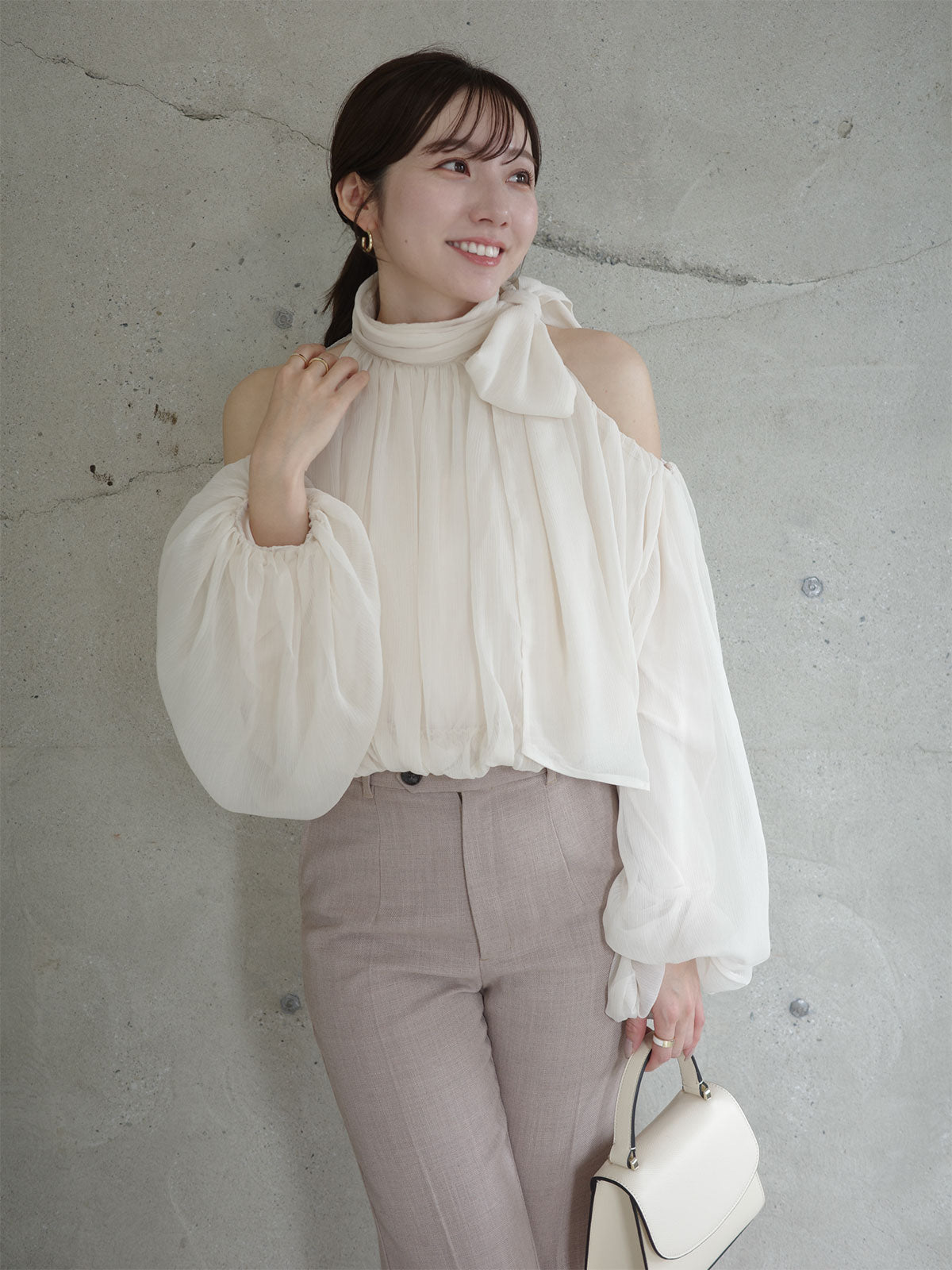 新品タグ付き】セージグリーン シフォンボリュームブラウス anuans