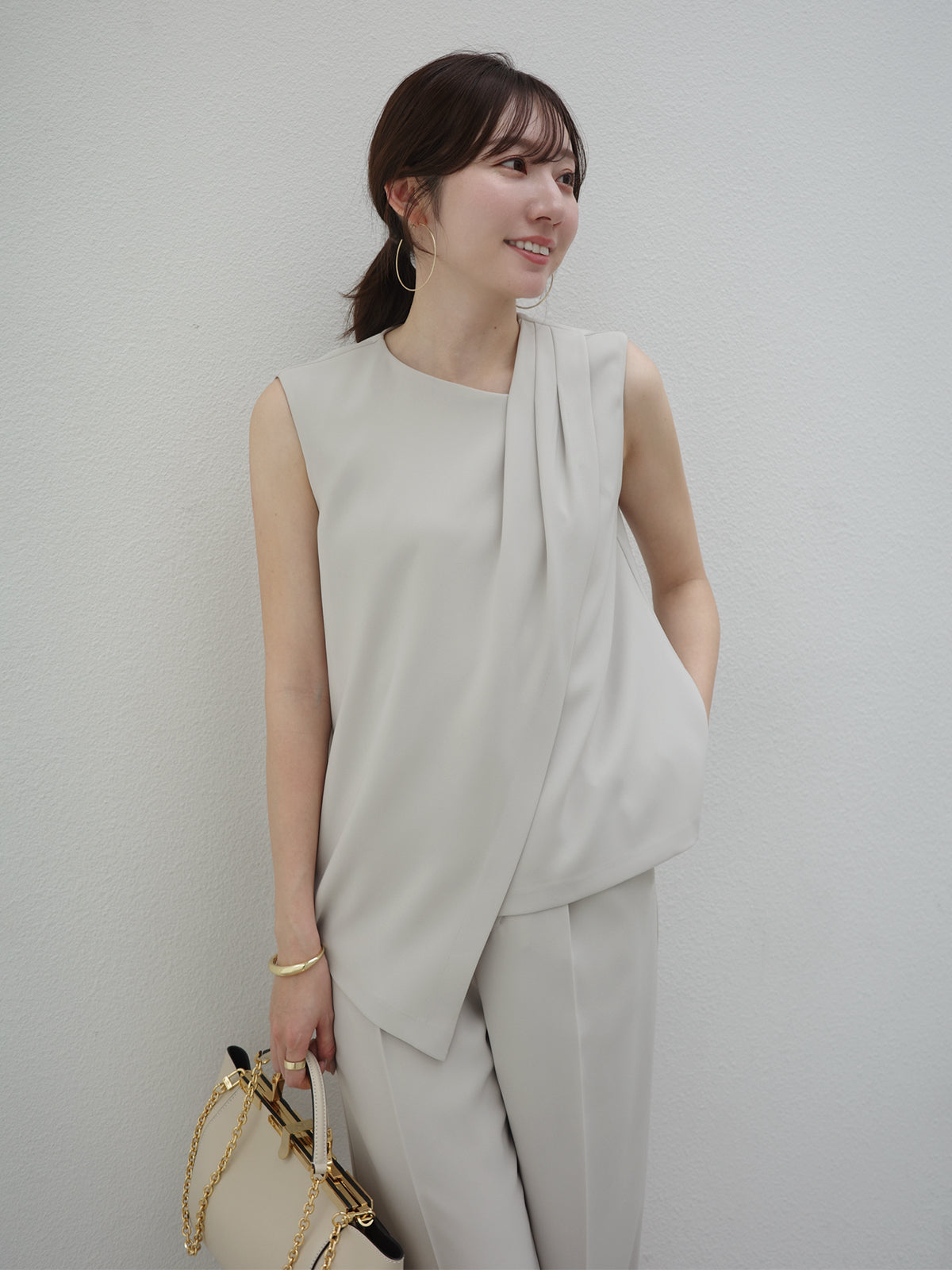 ダブルサテンアシンメトリーブラウス