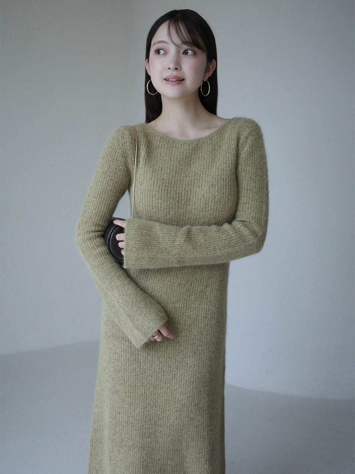 バックオープンレイヤーニットワンピース