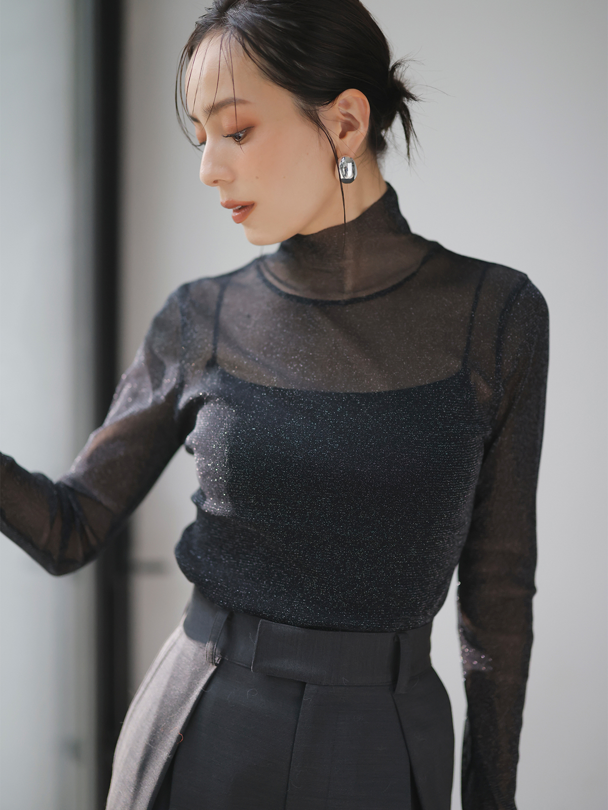 チュールシアーハイネックラメトップス(F BLACK): トップスanuans