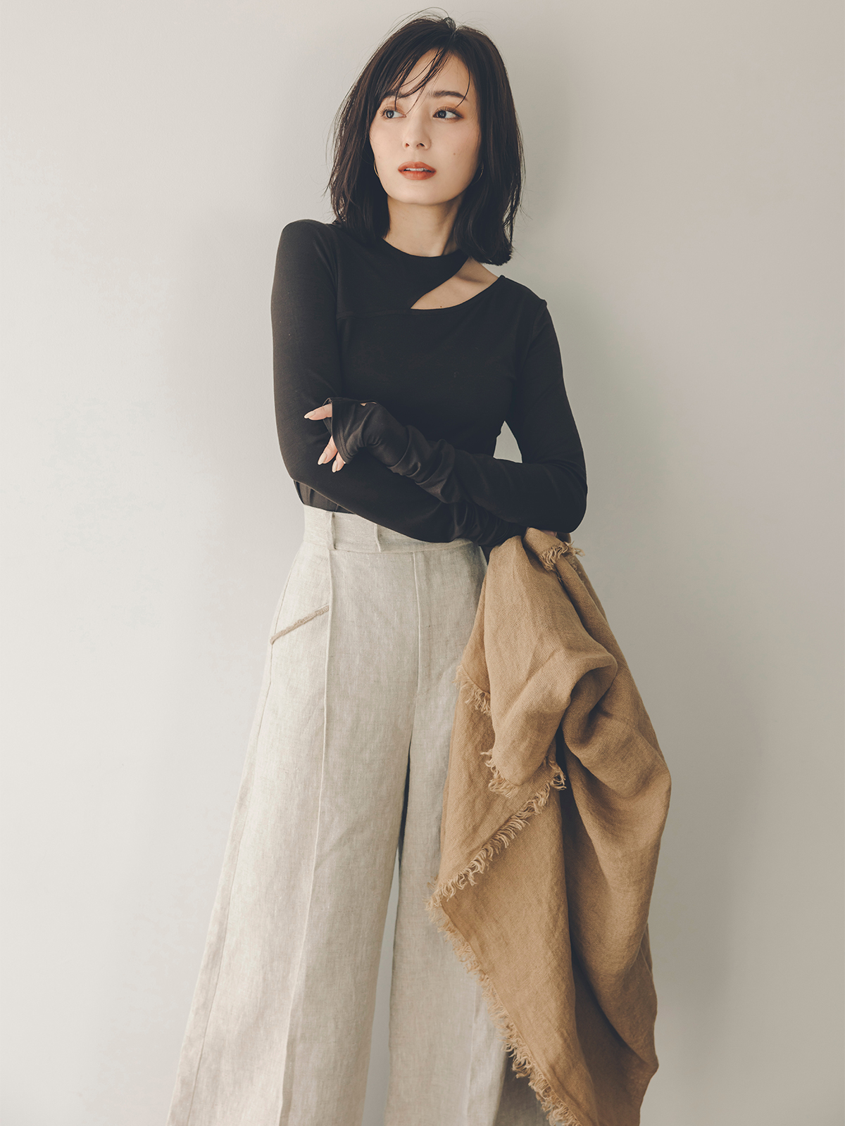 カットアウトトップス(F BROWN): トップスanuans