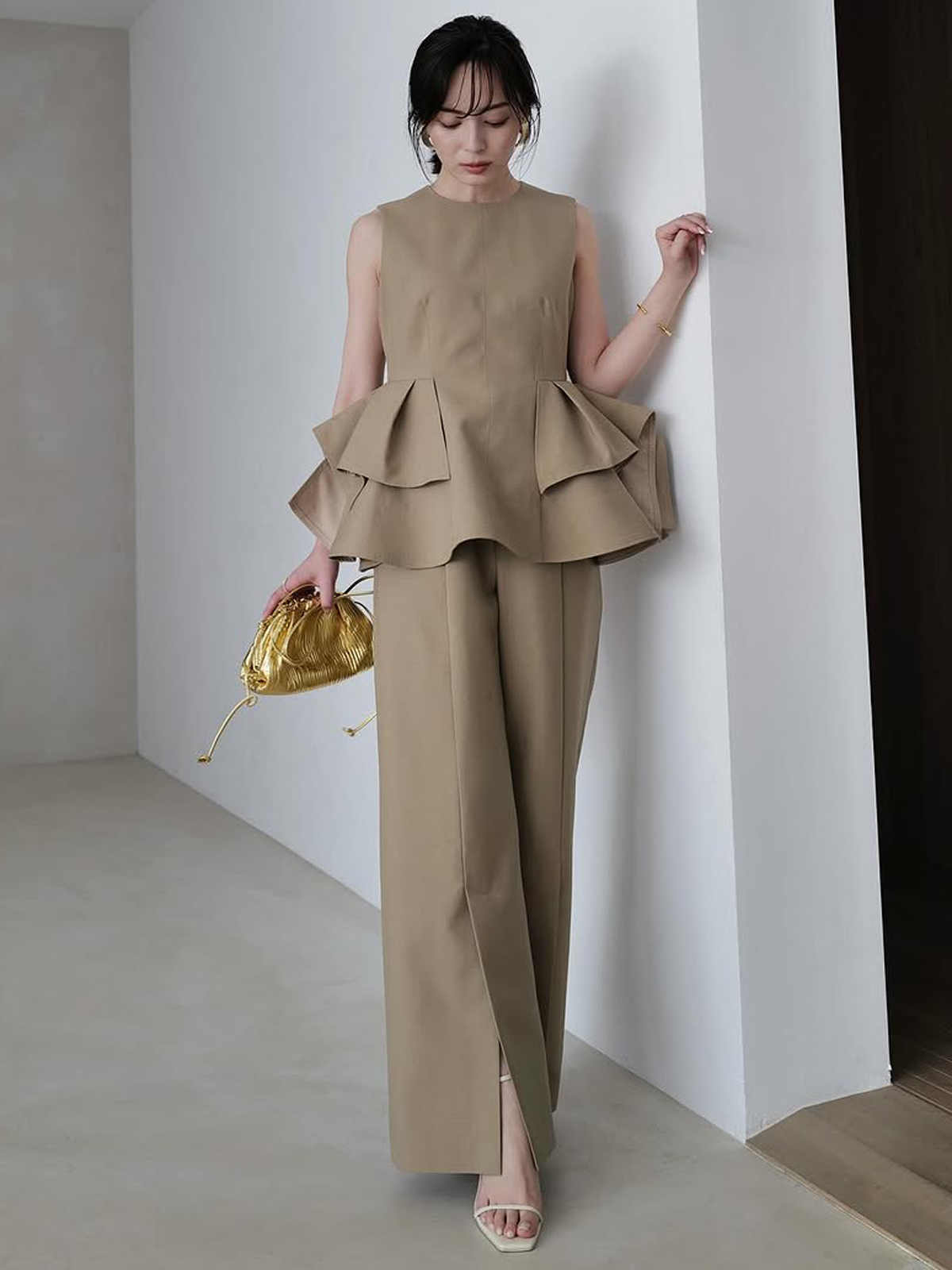 センタースリットワイドパンツ(S BEIGE): パンツanuans