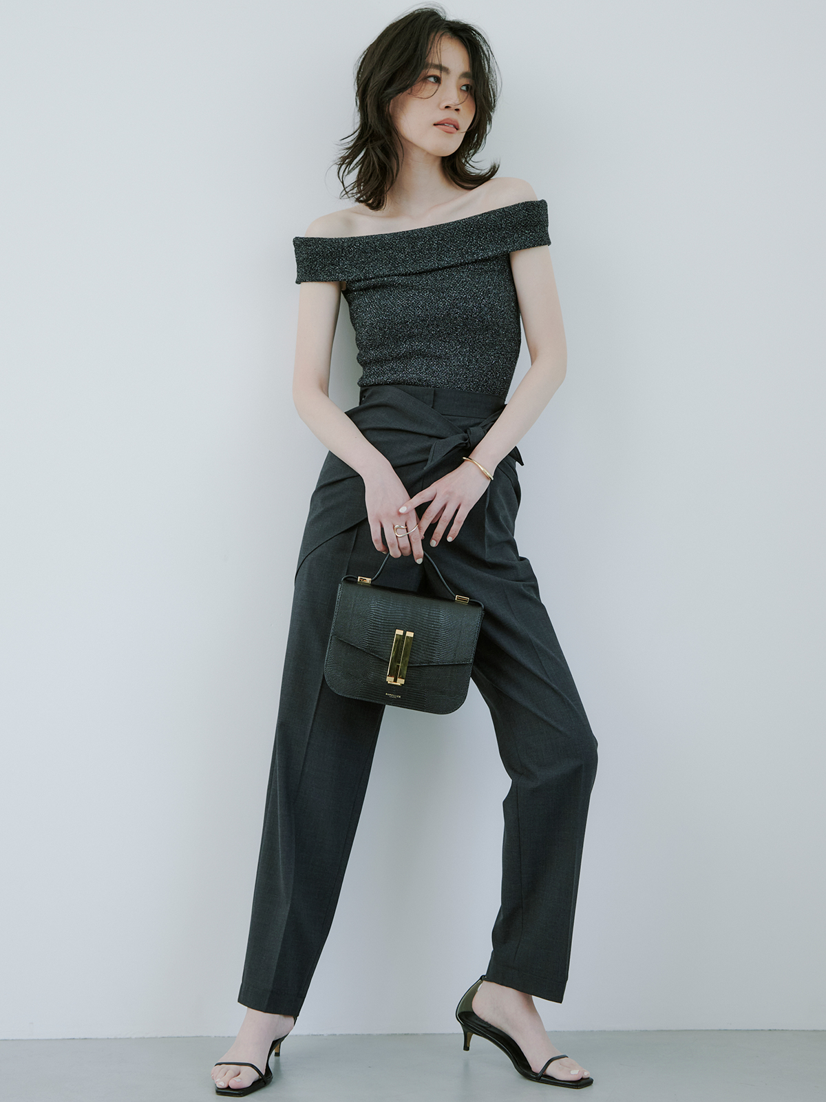 アニュアンス anuans グリッターオフショルラメトップス （BLACK