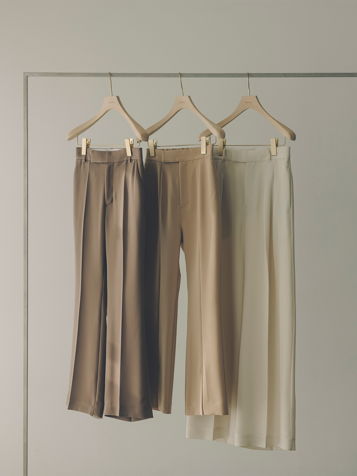 スリムフィットセミフレアパンツ(XS GREY BEIGE): パンツanuans