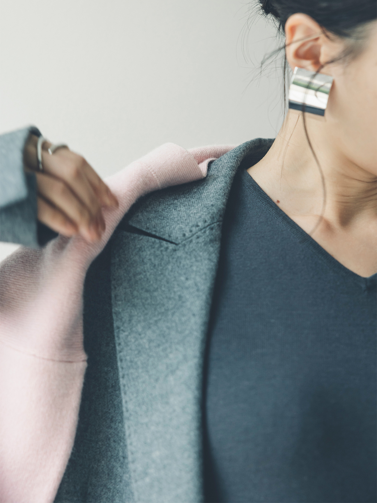 シルクブレンドVネックニットトップス(F GREY): トップスanuans